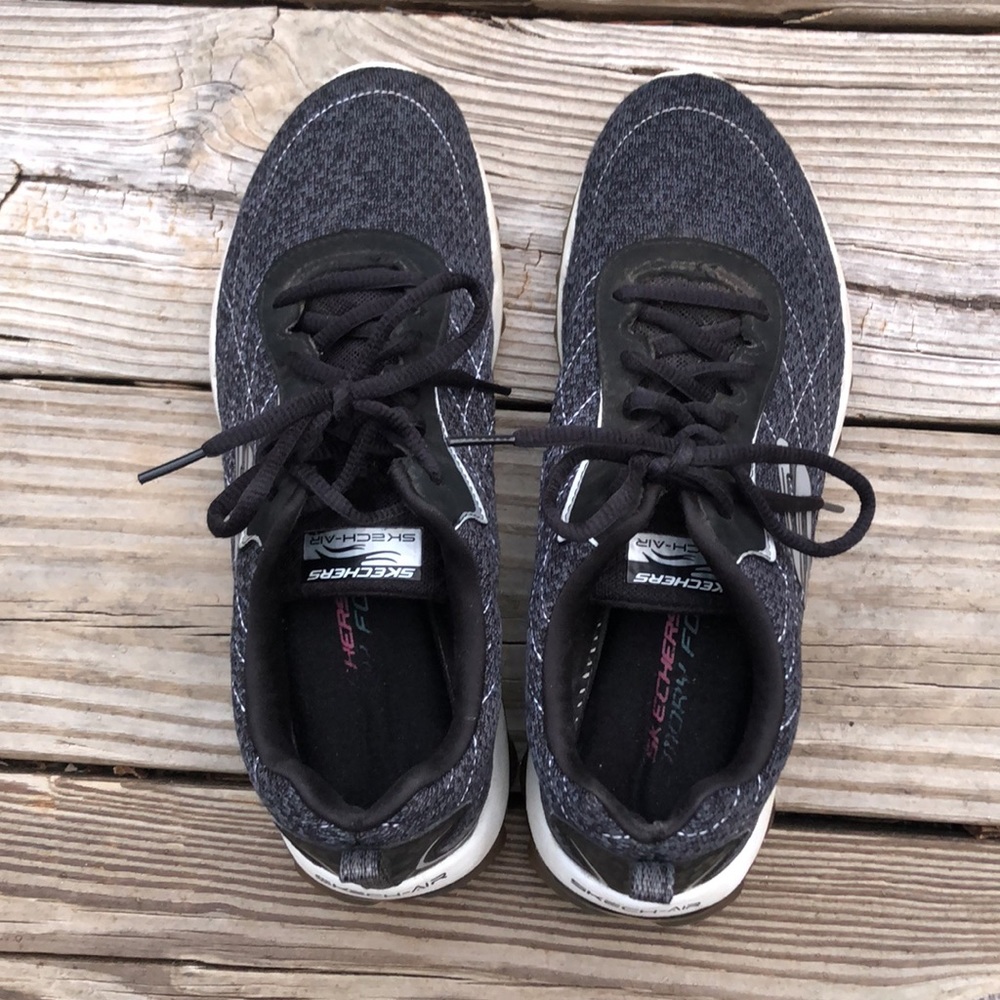 Sketchers womens size 9 black athletic shoes. - Picture 3 of 9